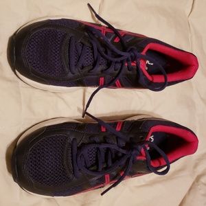 Athletic shoes